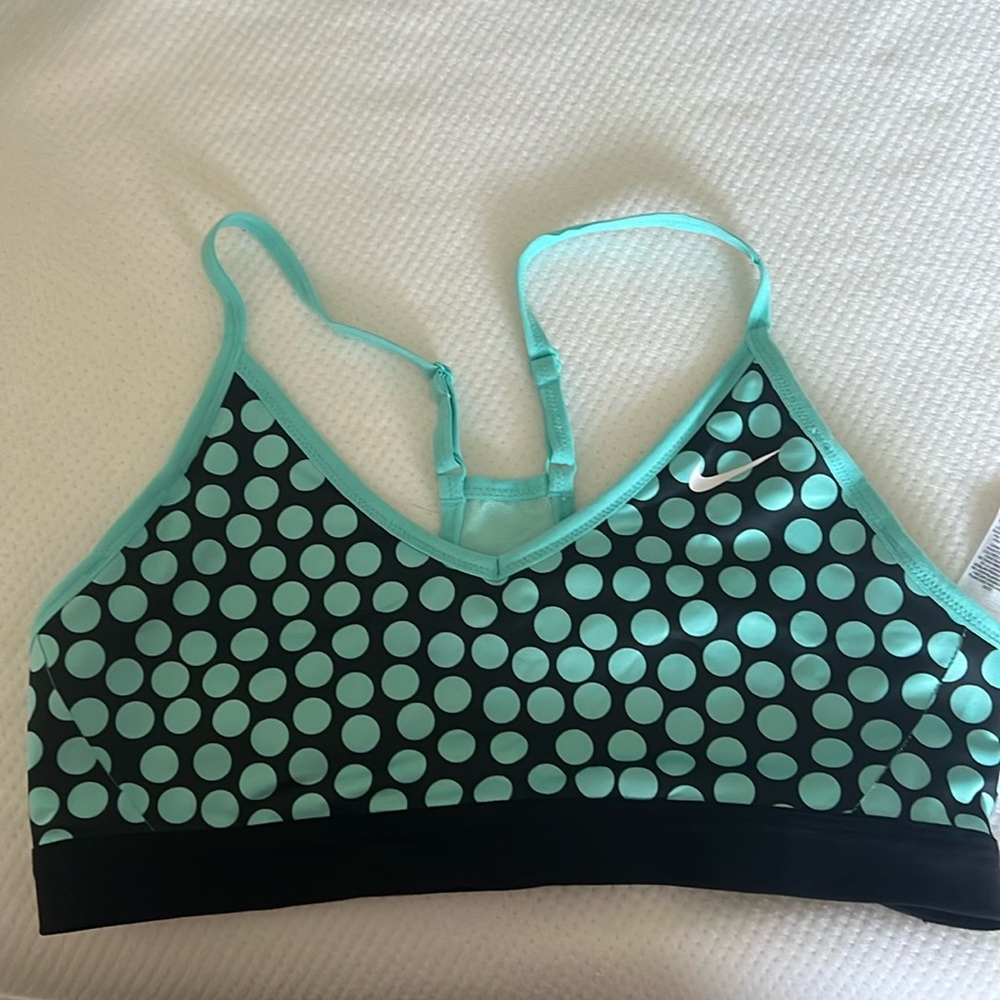 Nike sports bra size large no padding inserts